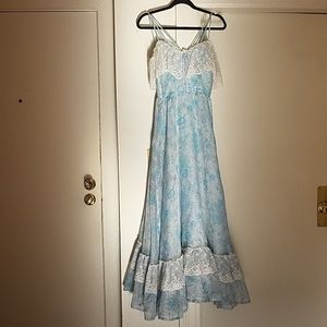 Dreamy dancing blue flowers